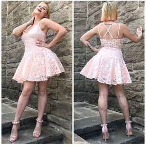 A peach ruffle pale pink lace cupcake Dress med